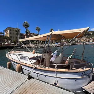Al Castello: Romantic Seaside Retreat With Castle Views Apartment