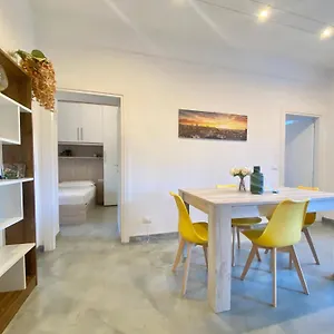 Casa Rosa- Nel Con Posto Auto, Zona Tranquilla,wifi Gratuito,aria Condizionata Apartment